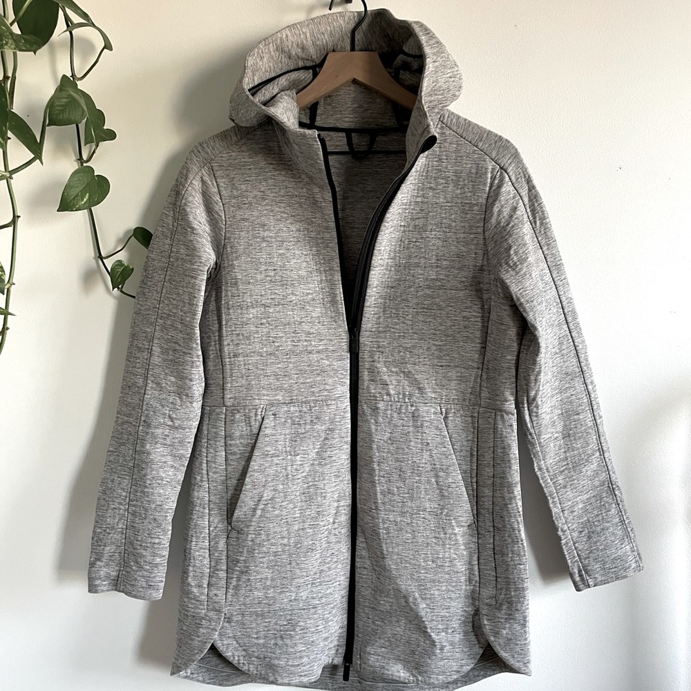 Lululemon long horizons jacket size 4